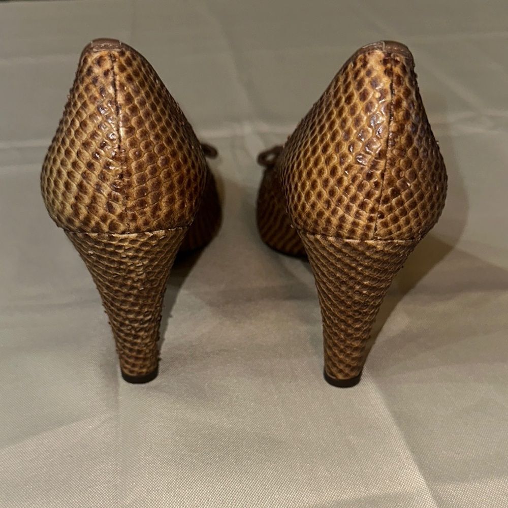 Vince Camuto Brown/Beige Snakeskin Pattern Textured Heels Size 7 - Picture 5 of 11